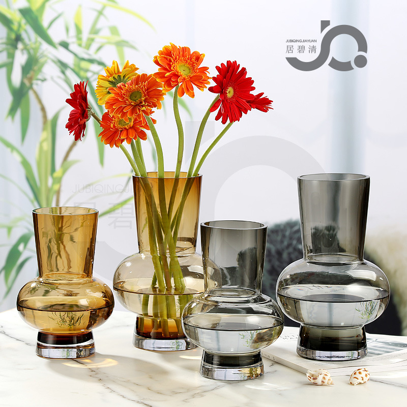 European-style minimalist bulb-shaped glass vase for desktop flower arrangements—featuring lilies, roses, fortune bamboo, wintersweet, and fresh flowers—perfect for living rooms.