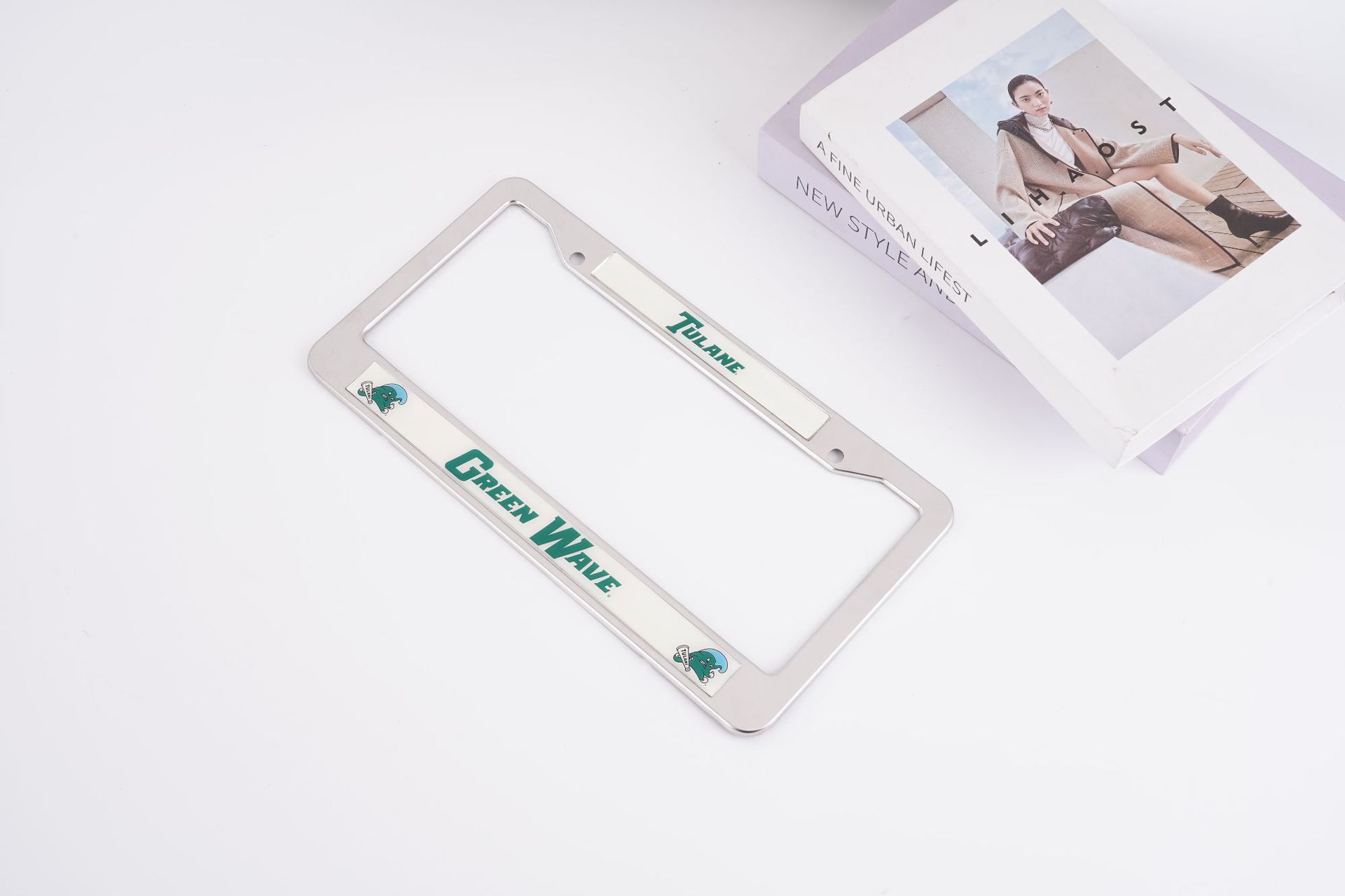 Cross-border manufacturer wholesale foreign trade aluminum alloy metal signboards, license plate frames, and logos, large quantities at favorable prices