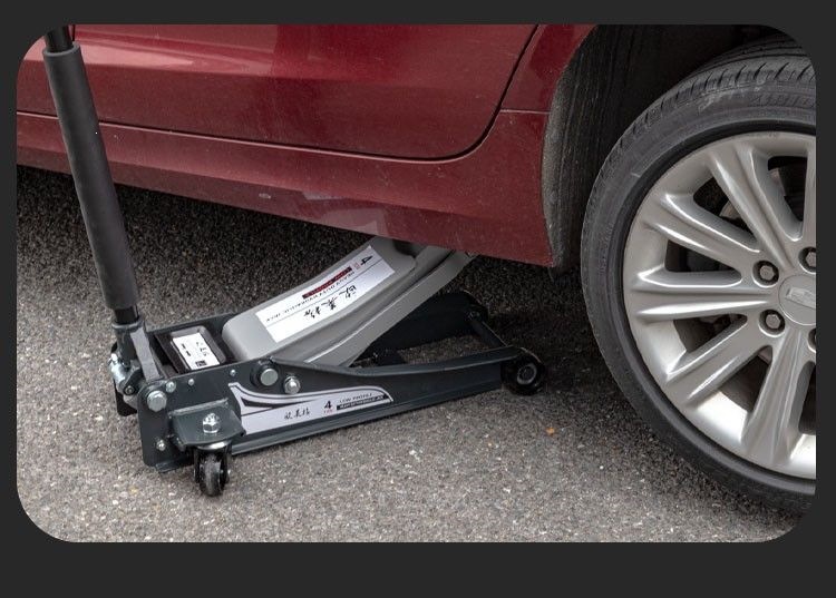 0kg Hydraulic horizontal tire changer for small trucks and cars, with dual oil pumps and three ultra-low-profile pumps