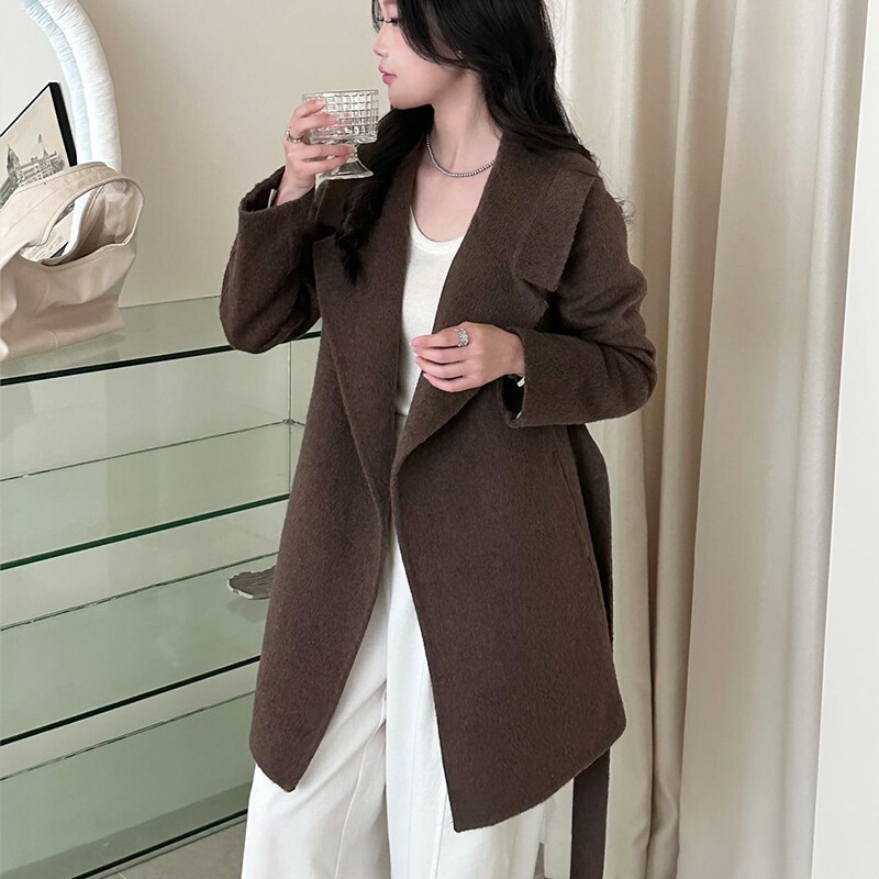 Real photos of a women's double-faced wool coat with a suit collar, a new autumn/winter style, perfect for petite figures
