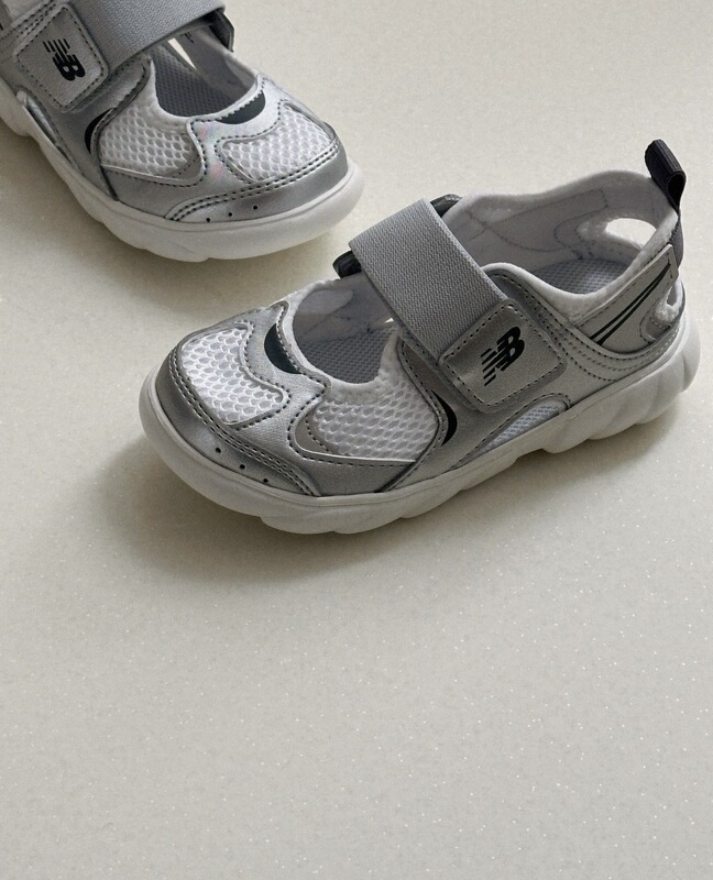莆田の新型nb920メアリー珍のネットの子供靴はマジックをつづり合わせて子供のサンダルの運動のビーチの靴を貼ります。|undefined