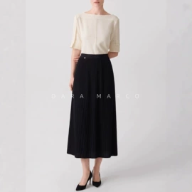 女式毛呢外套;休闲裤;女式衬衫