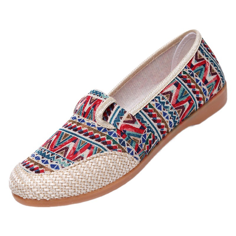 2024 primavera y verano viejos zapatos de tela de Beijing tacón plano estilo étnico boca baja de mediana edad y ancianos slip-on zapatos perezosos mamá