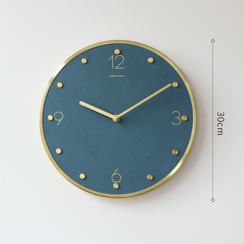 Metal mudo reloj de oscilación: Color de lujo ligero moderno lujo ligero ins Reloj de pared latón escala color MDF reloj cara