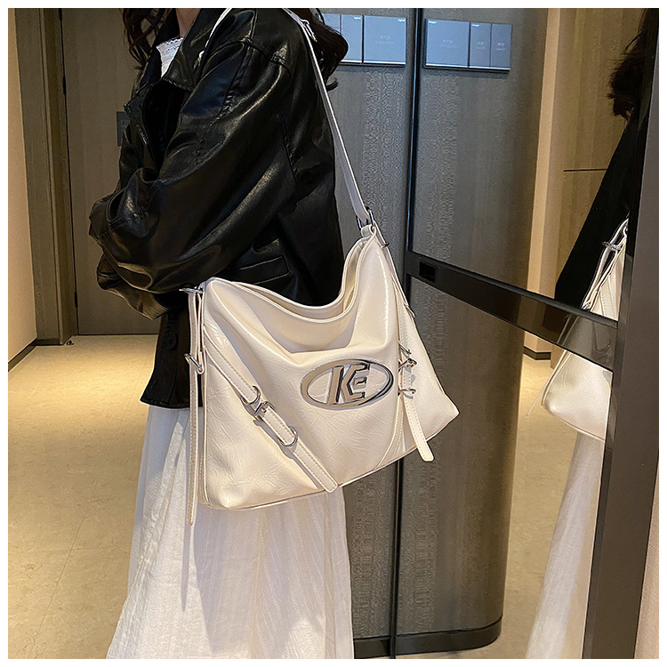 Tragbare, modische Strukturtasche mit großem Fassungsvermögen für Damen, neue Pendler-Einkaufstasche, einfache Achseltasche für alle Gelegenheiten, 2023_voghion.com