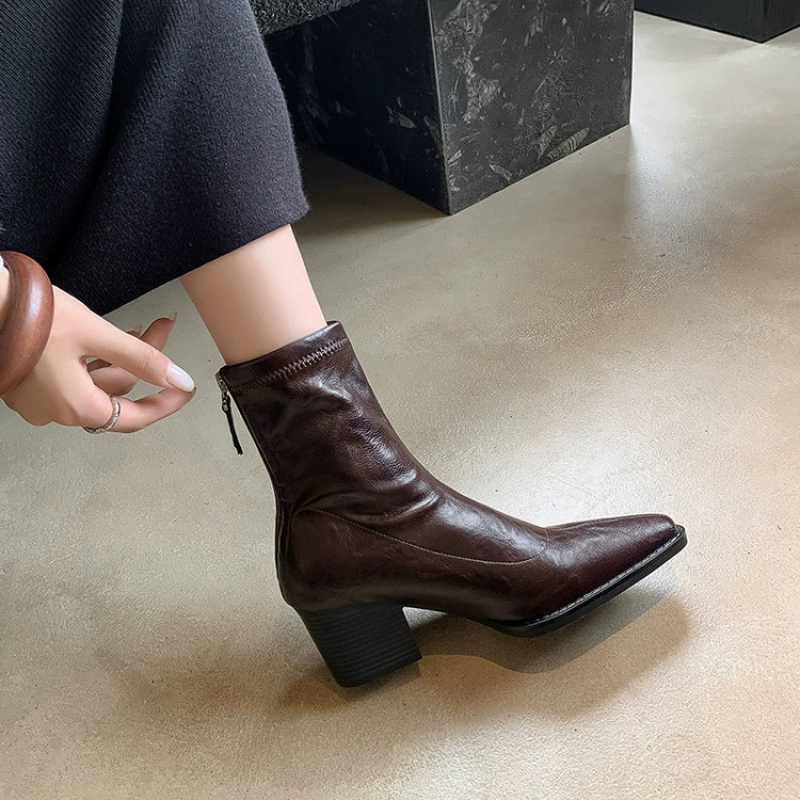 Короткие сапоги на высоком каблуке во французском стиле для женщин осенью и зимой, эластичные сапоги на флисовой подкладке, новые женские сапоги на толстом каблуке 2025 года, босоножки телесного цвета, узкие сапоги