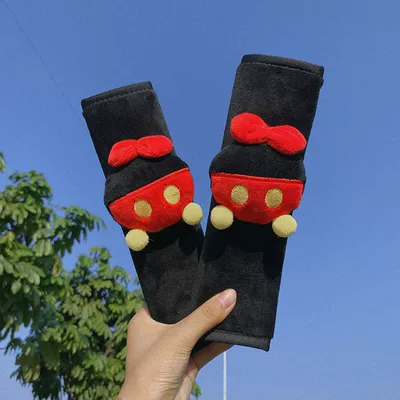 Car Seat Belt Shoulder Pad Car Creative Cute Cartoon Soft Pair Plush Protective Cover Four Seasons Car Accessories (Sürətlər qutusu və əl tormozu başlıqları) - red-small-butt-shoulder-pad-and-black-pair
