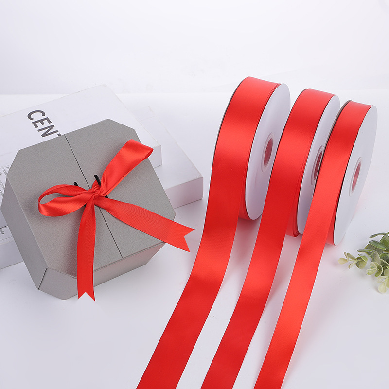Suministro directo de fábrica de alta densidad de un solo lado de poliéster cinta de embalaje flor cinta decoración de la boda brillante Cinta Roja al por mayor