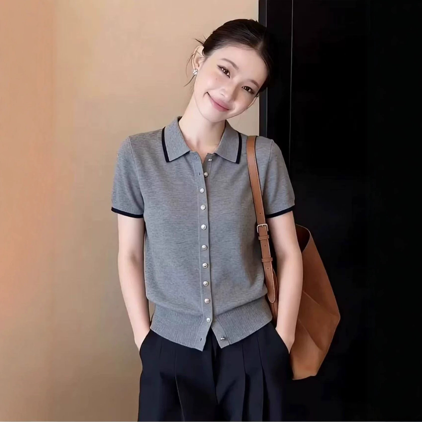 Áo thun nữ cổ bẻ tay ngắn dáng suông — màu xám chi tiết 3