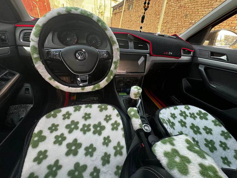 車の短いぬいぐるみのハンドルカバー、3セットの男女のタイプ|undefined