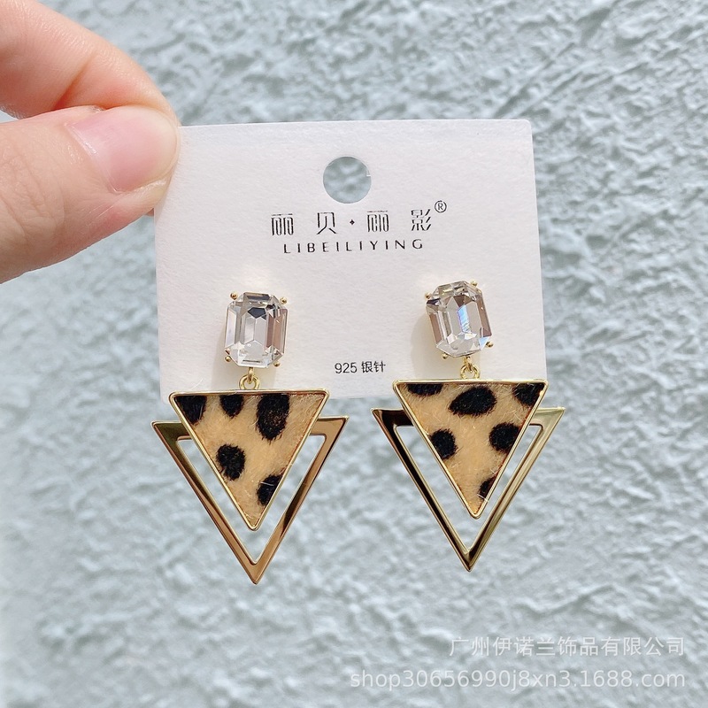 丽银/丽贝丽影早秋新款豹纹马毛系列棕色耳环几何造型925银针耳饰|undefined