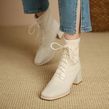 白色马丁靴2022年新款春秋马丁靴粗跟系带小短靴白色网红瘦瘦靴女
