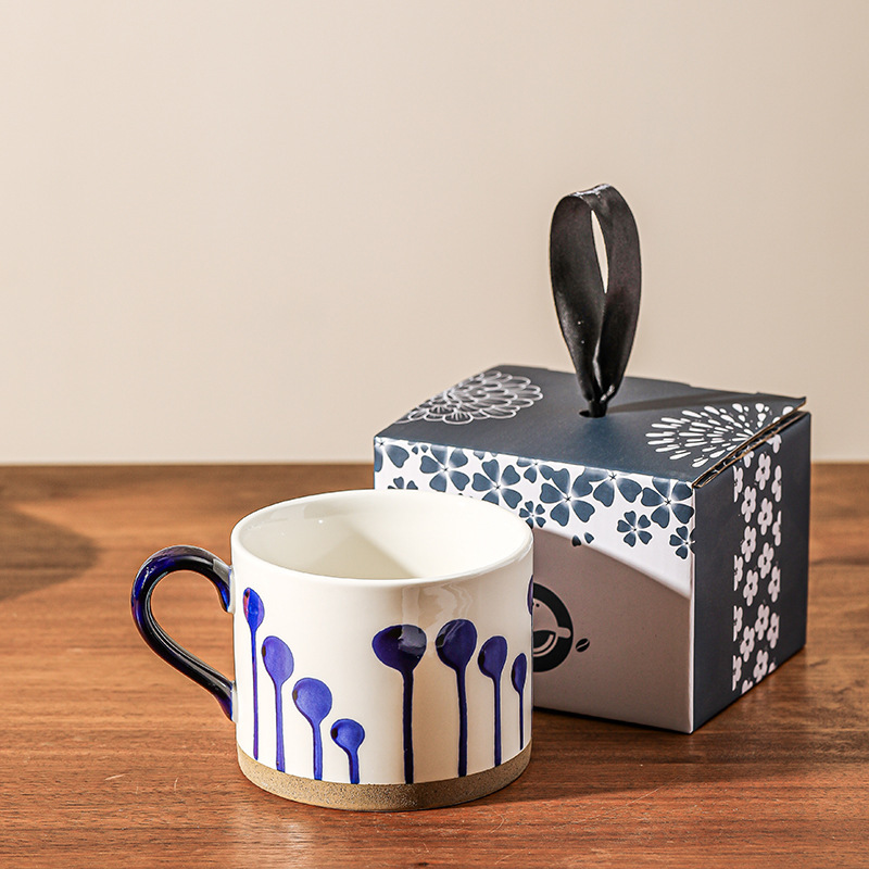 Taza de agua pintada a mano Taza de alto valor retro japonesa Taza de café de gres Taza de cerámica de gran capacidad Regalo de mano