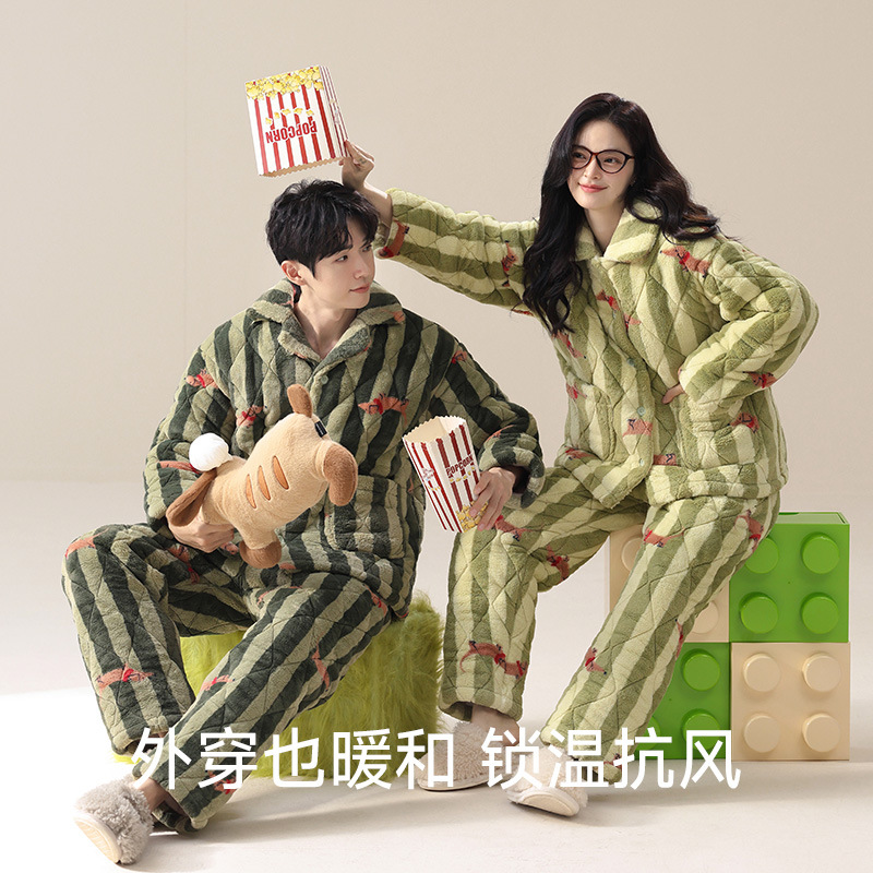 【綿を挟んで暖かい服】冬に綿を挟んでカップルのパジャマを厚くしてサンゴの毛を温めます。