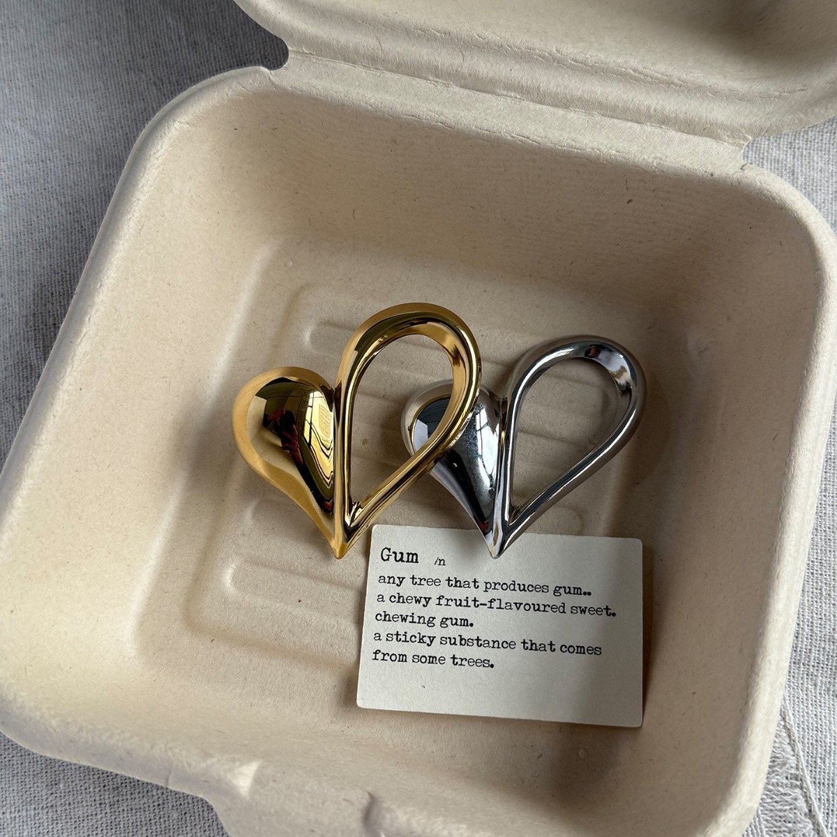 Niche Design Metal Cut Out Heart Brooch Fashionable Simple Suit Pin 2025 New Corsage Accessories for Women