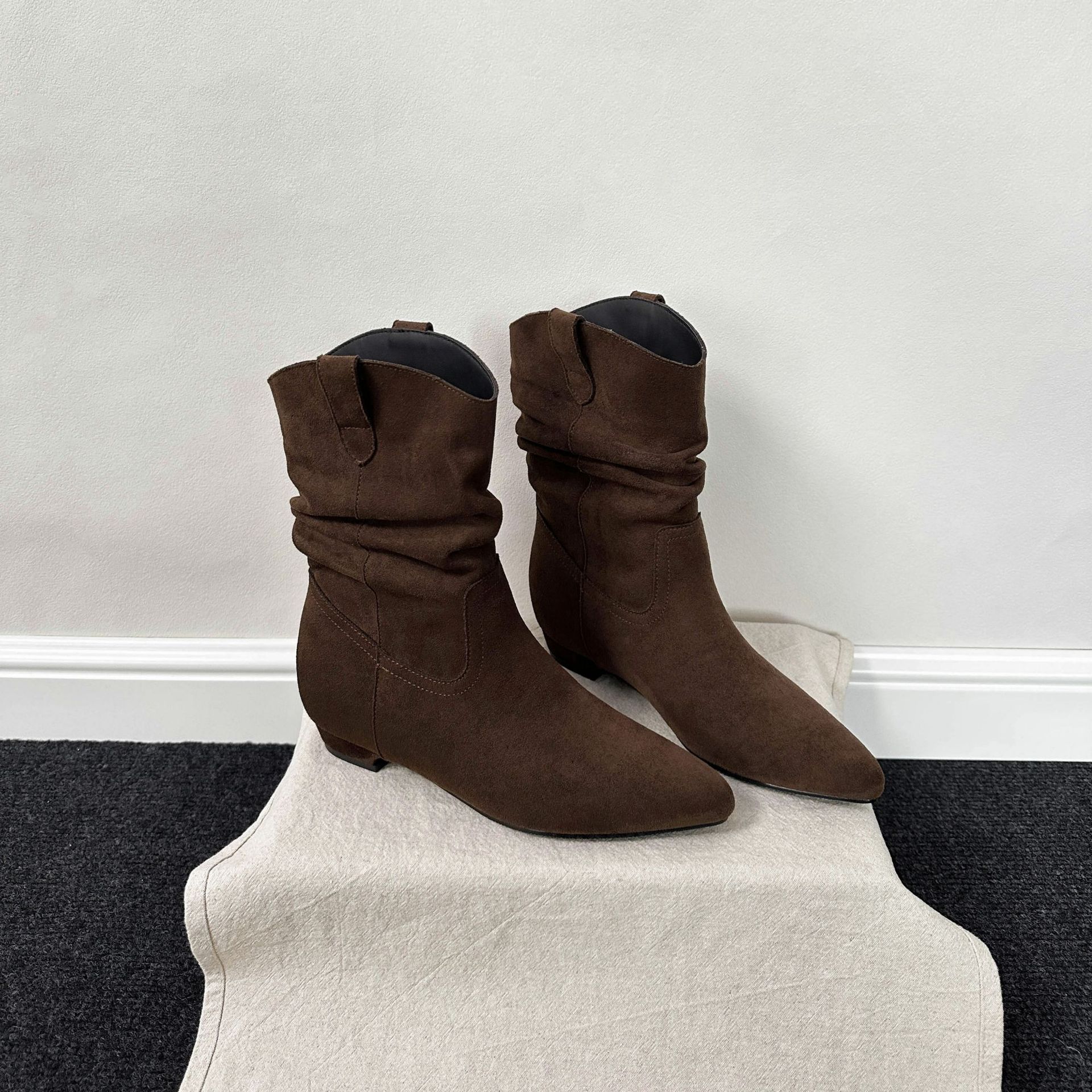 Botines de Tacón Grueso con Punta para Mujer de 6 cm de Terciopelo con Aumento para Otoño e Invierno image 2
