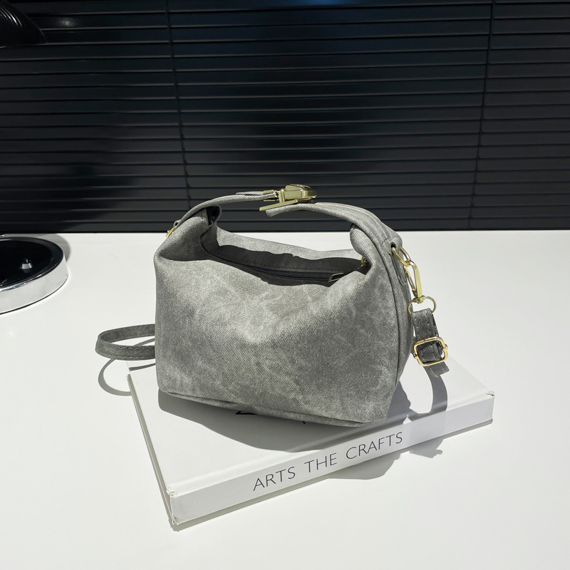 Nueva bolsa de hombro coreana universal 2024 otoño invierno bolso de mano de estilo extranjero diseño de nicho de moda de alto nivel