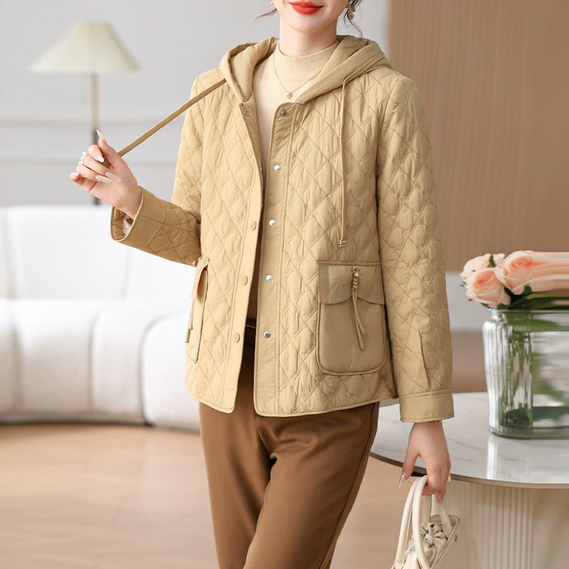 Мамская куртка на хлопковой подкладке для осени и зимы, стиль для мам 40-50 лет, зимний топ с объемной вышивкой и пуховым наполнителем.