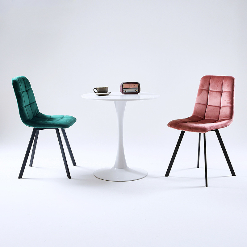 silla de comedor casera simple silla de respaldo casual silla de comedor de paquete flexible silla de comedor de lujo ligera silla de alta sensación taburetes de mesa de comedor de hierro forjado