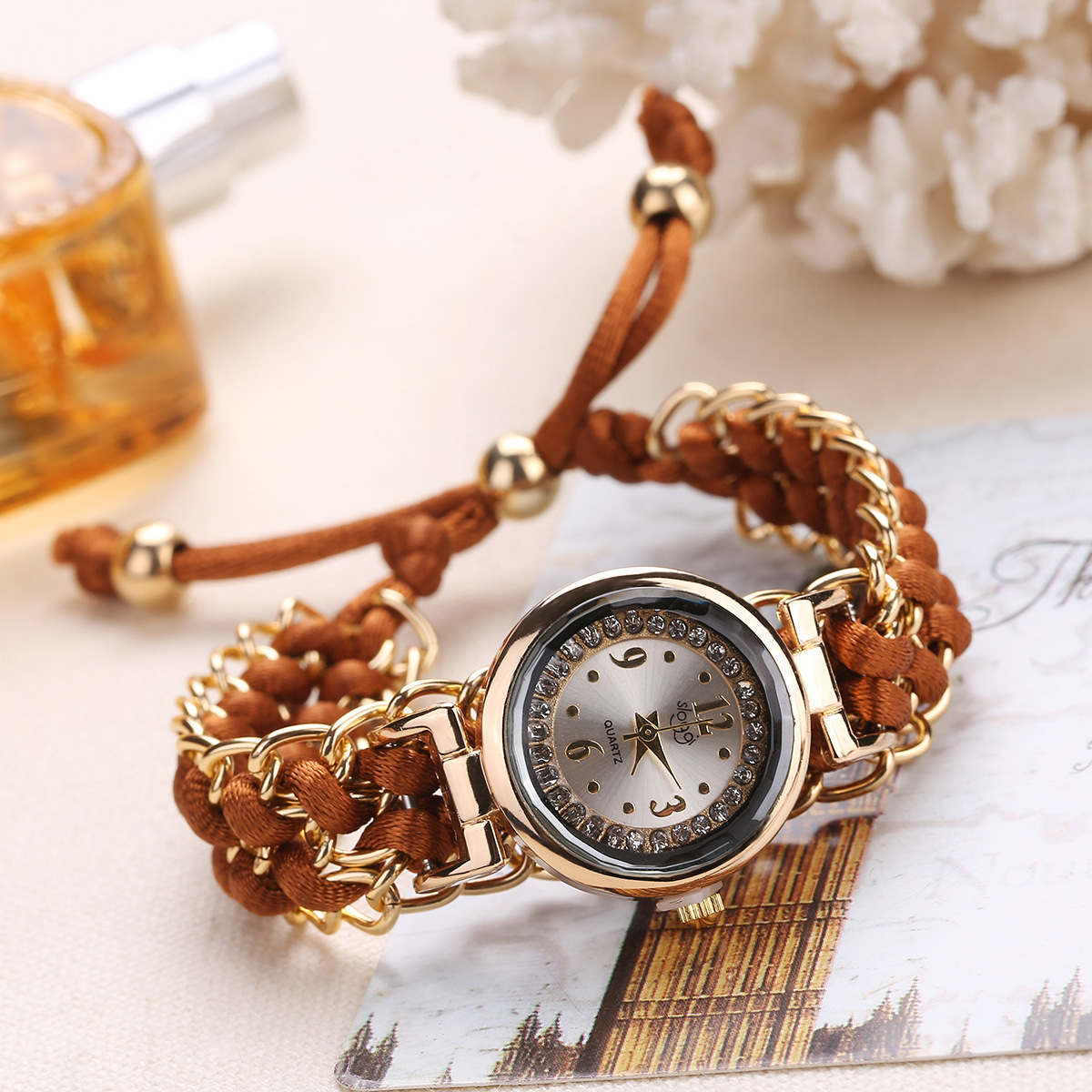 Quadrante piccolo di vendita caldo con orologio intrecciato con diamanti, orologio da donna al quarzo con corda retrattile alla moda_voghion.com
