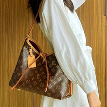 2025新款高端老花法棍包牛角包托特包水桶包白三彩枕头女包