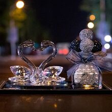 车载香水汽车内装饰摆件女高档水晶座式香薰持久淡香车上香氛用品