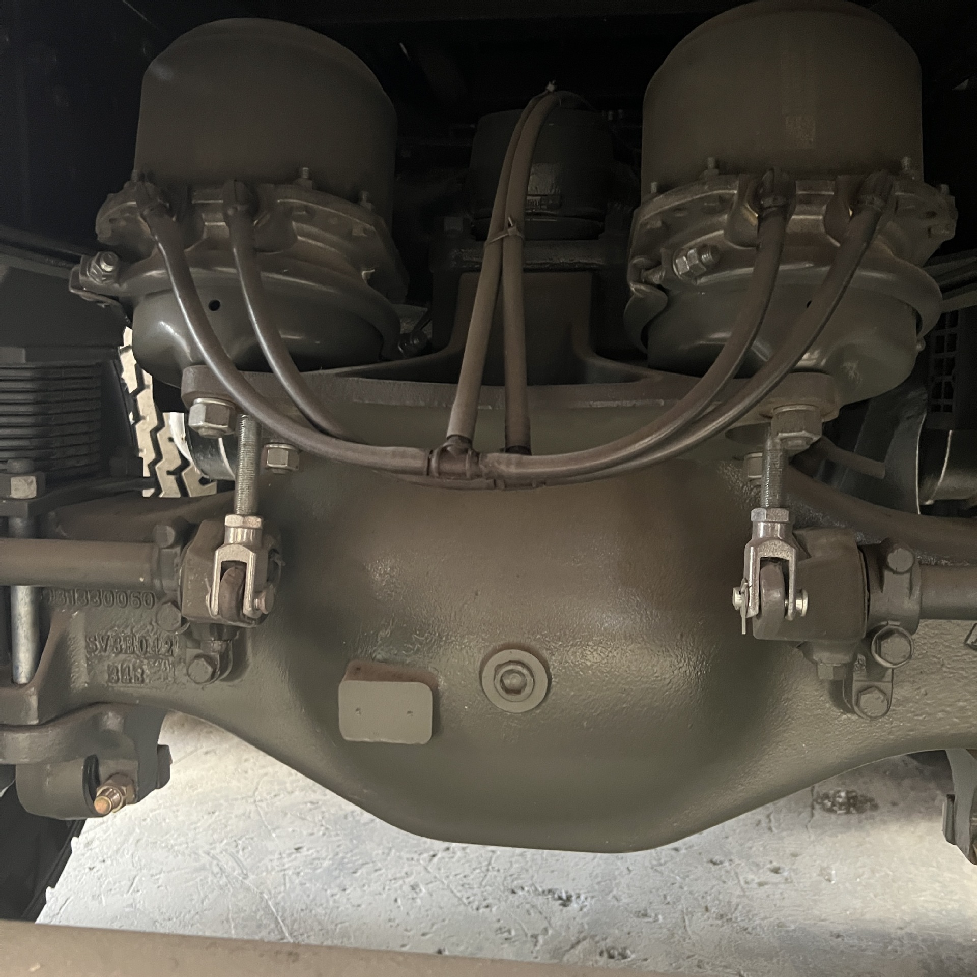 Supply of refurbished Sinotruk HOWO rear eight-wheel dump heavy-duty trucks and rear-tipping soil transport vehicles for Africa and Central Asia