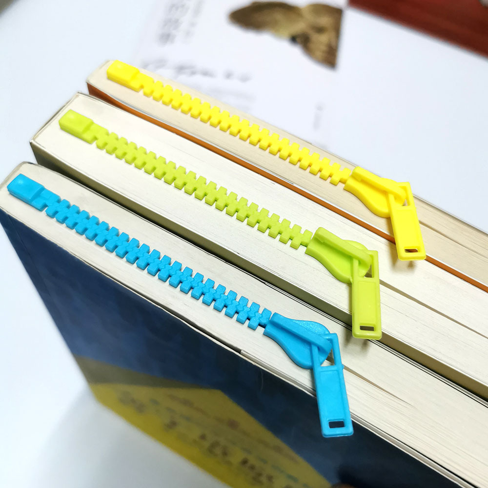 Creative Cartoon Plastic Book Holder Solid Zipper Bookmark display picture 1