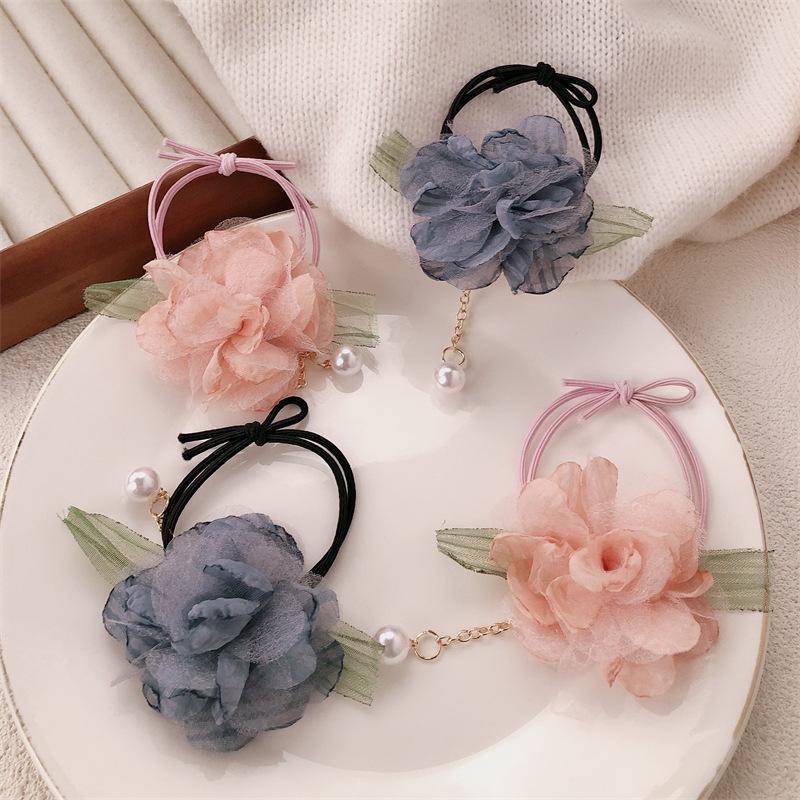 Correas de cabeza de gardenia de celebridades de Internet, sentido de alta gama, flores dulces japonesas y coreanas, lazo para el cabello con borla de perlas, temperamento, cuerda para el cabello suave, banda elástica