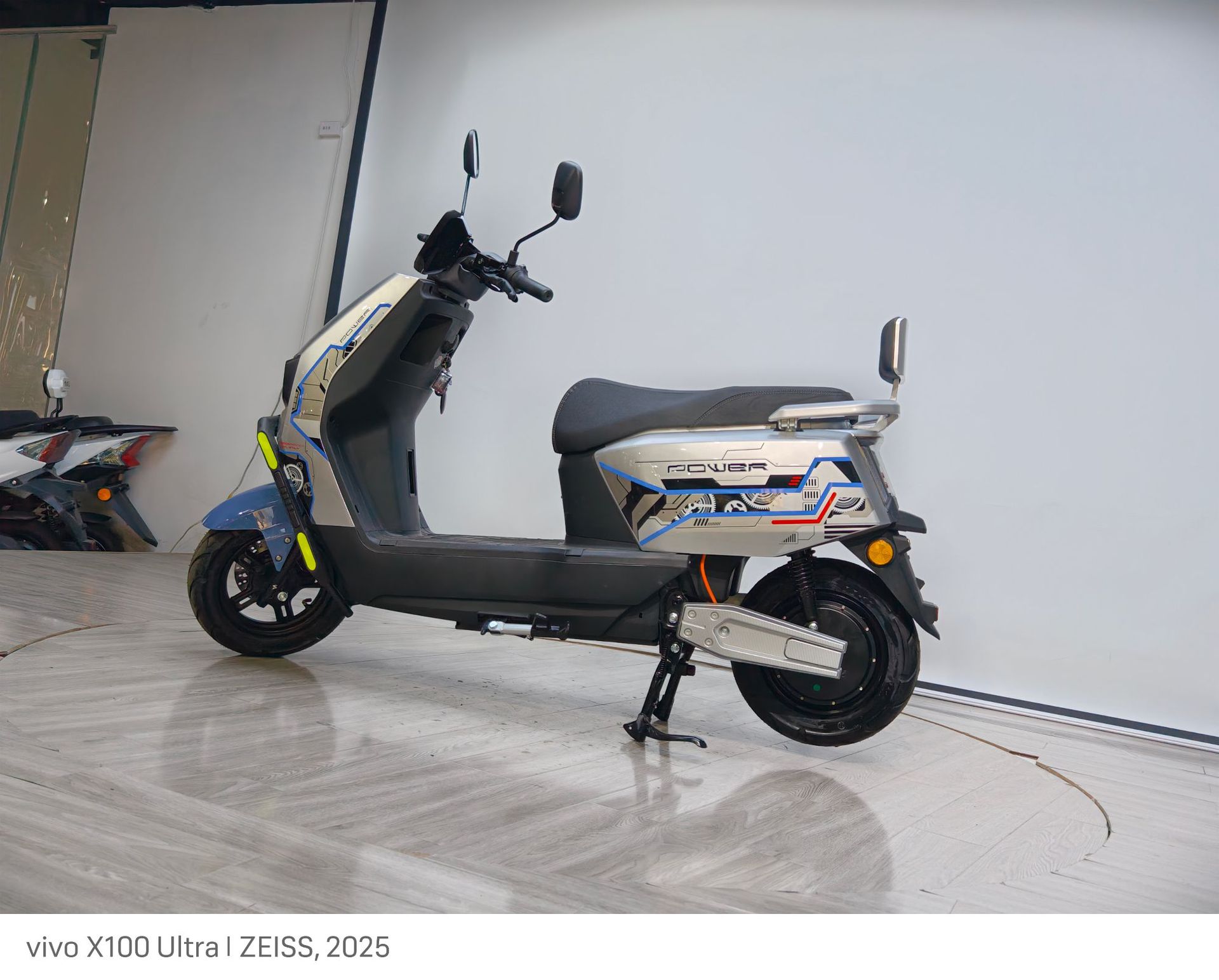 Foreign Trade Export Cangqiong Electric Motorcycle, Commuter Electric Scooter, Electric Scooter with Long Range and High Power