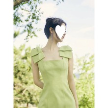 小香风绿色吊带连衣裙女夏季2024新款茶歇法式感小个子背带裙