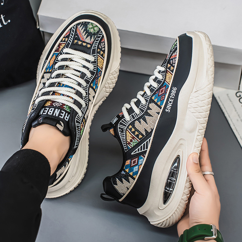 Zapatos de hombre de primavera 2025 nuevos zapatos de skate casuales transpirables de lona de moda con suela gruesa zapatos deportivos de moda