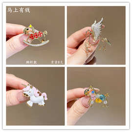 马年生肖胸针轻奢高级感萌趣时尚百搭胸花中国风创意领口别针配饰