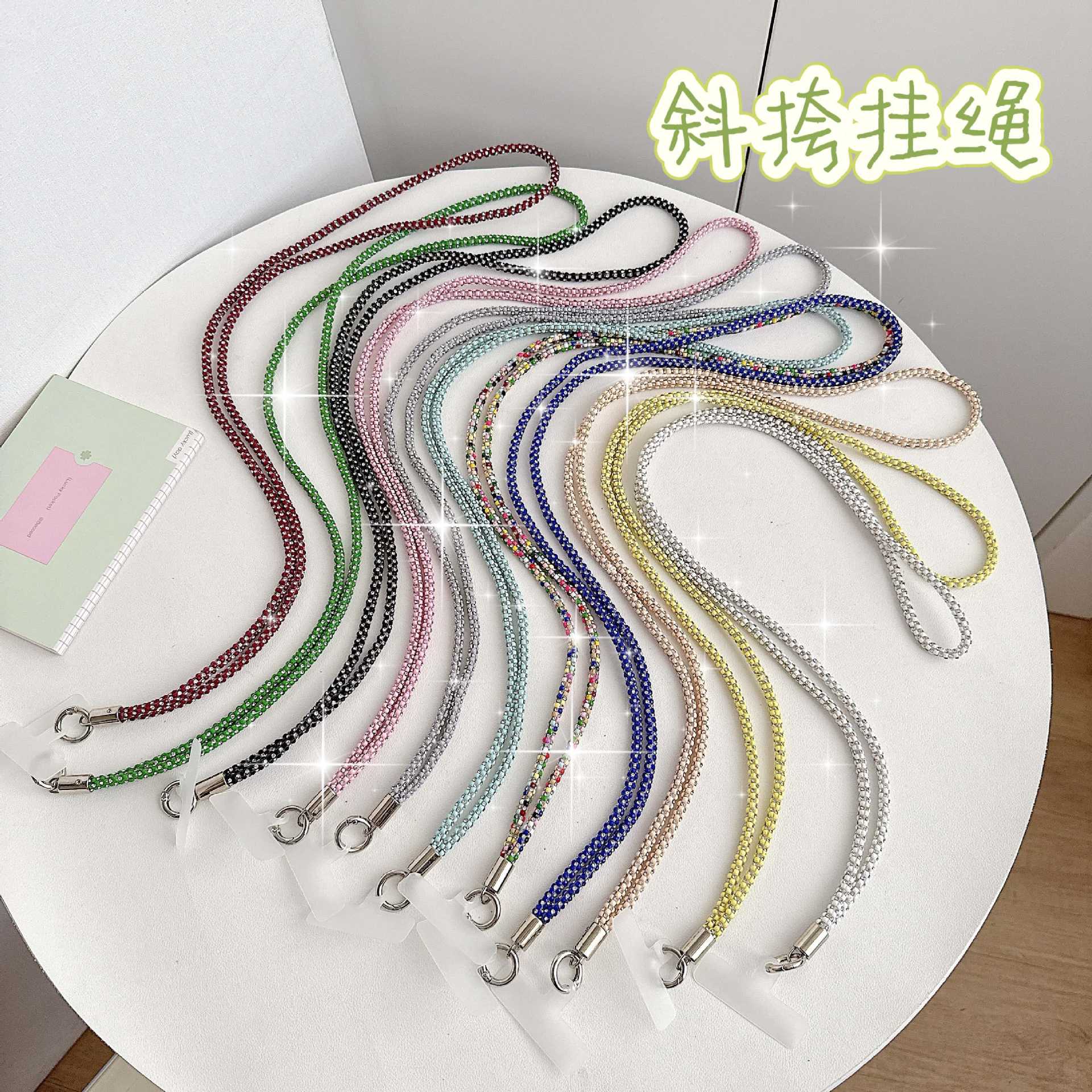 Cadena colgante de teléfono móvil de alta gama hecha a mano de boutique, sensación femenina de alta gama, lujo ligero, cadena colgante de diamante completo, cadena colgante de teléfono móvil de moda, sección larga y corta