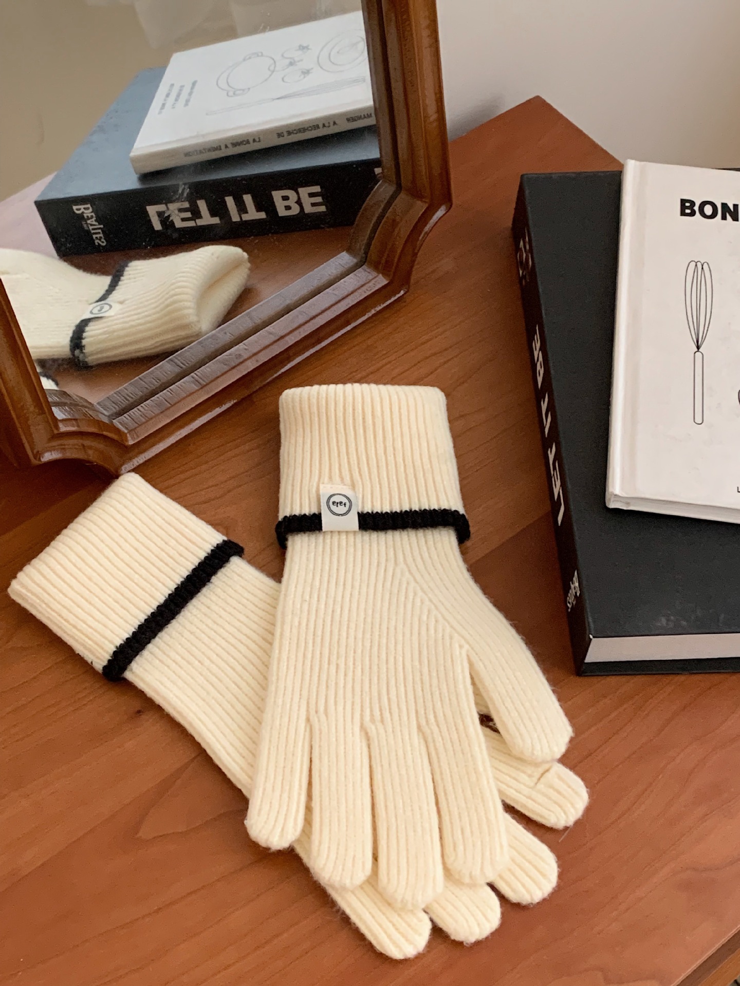 Nuevo guante coreano de moda etiquetado de lana panda guante de punto de motocicleta de otoño y invierno guante de muñeca caliente