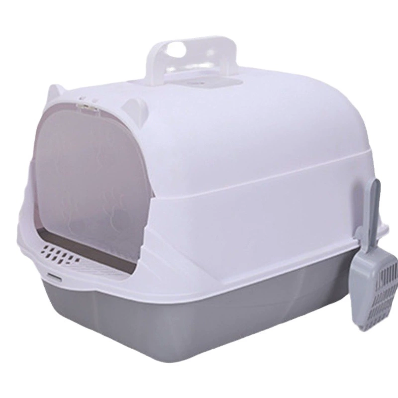 Один из лотков для кошек полностью закрыт для защиты от брызг