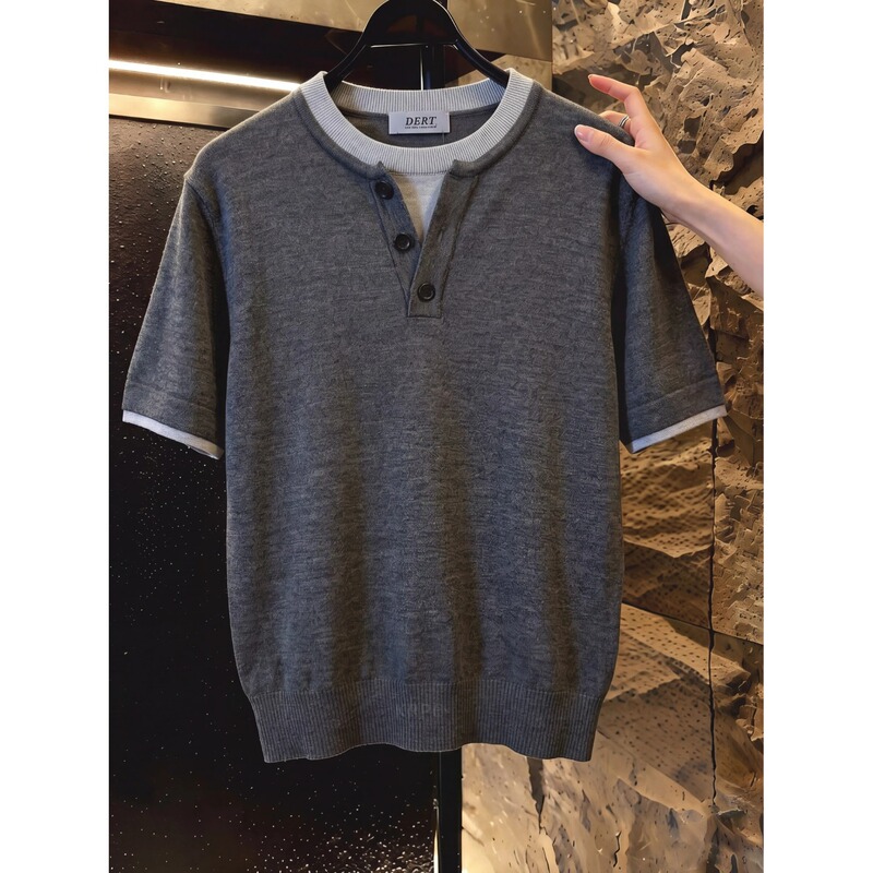Light Luxury Faux Two-Piece Short-Sleeve Knit T-Shirt for Men, Summer Boxy Short Wide Design with V-Neck Patchwork Knit Top