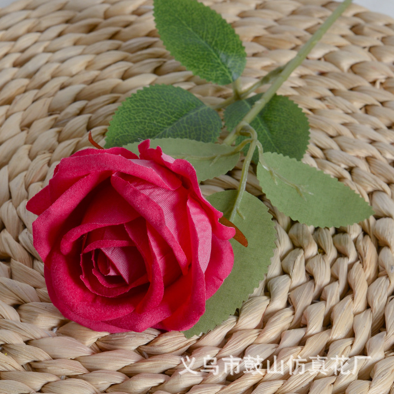 Sola franela Rosa flor artificial Día de San Valentín accesorios de boda flor decorativa pared cascada flor artificial Flor de seda artificial