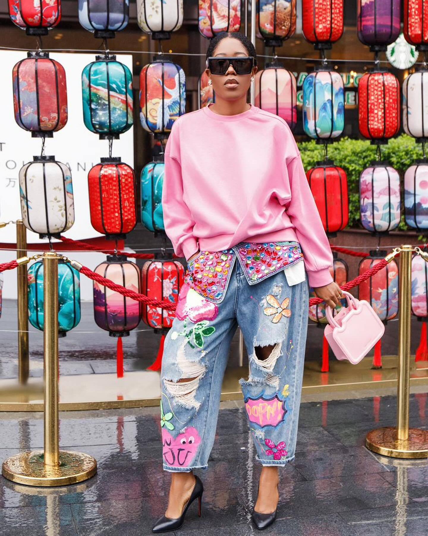 Trendige, mit Strasssteinen verzierte Jeans im Used-Look für Damen – High-Waist-Jeans mit geradem Bein und Print – Bequemer Stretchstoff_voghion.com