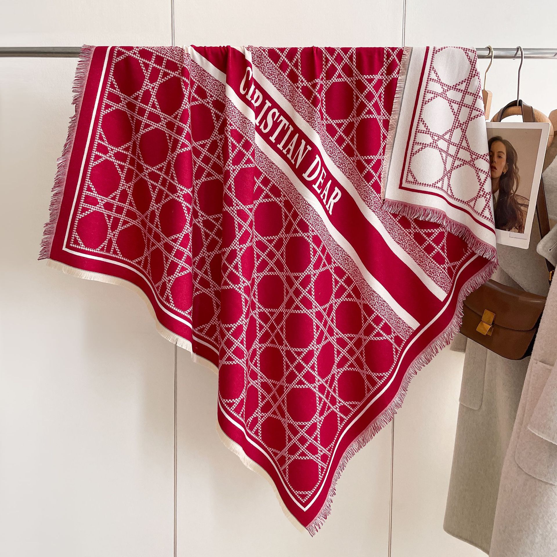 2024 moda europea y americana toallas cuadradas calientes mantas de aire acondicionado turísticas con un gran chal de otoño y invierno engrosado bufandas mujeres