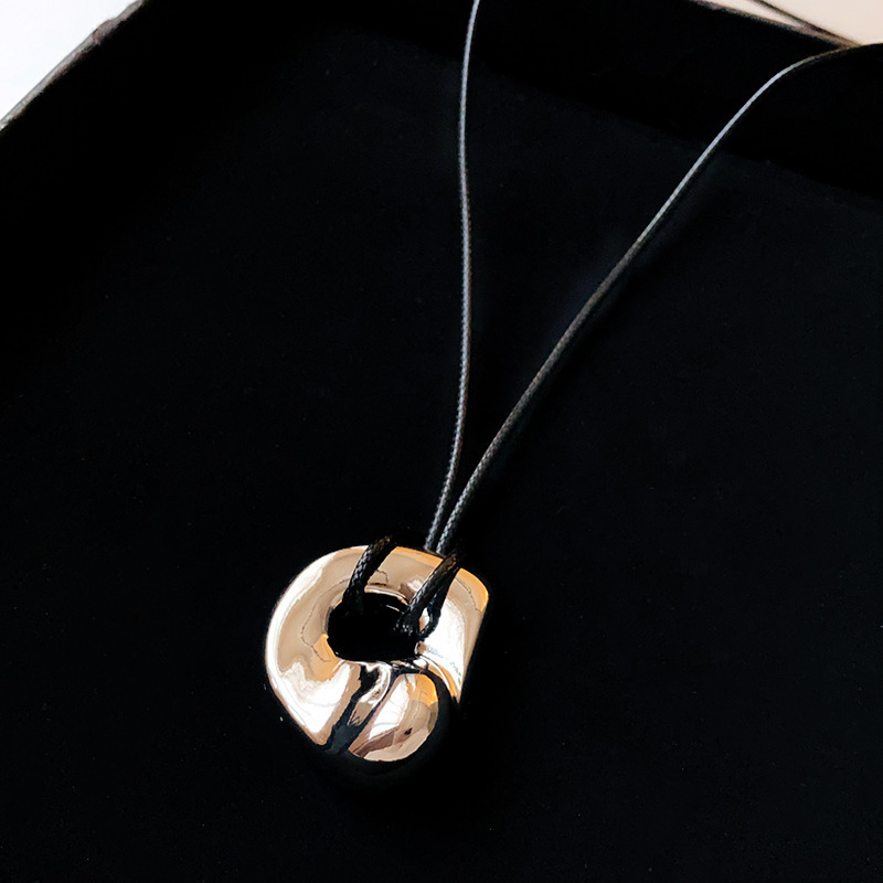 Nuevo producto Pliegues exagerados Amor Collar colgante Mujer Estilo dulce y fresco Cadena de clavícula de todo fósforo Lujo ligero Joyería de alta calidad al por mayor