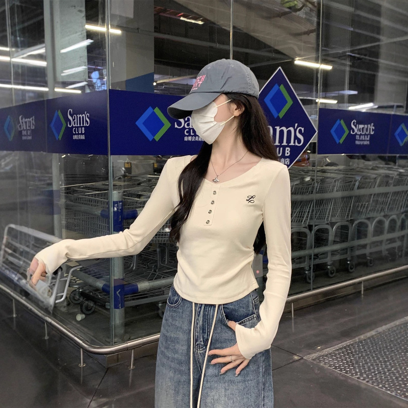 浅蓝色甜美风卡腰修身上衣2025秋季小众刺绣纽扣T恤长袖打底衫|undefined