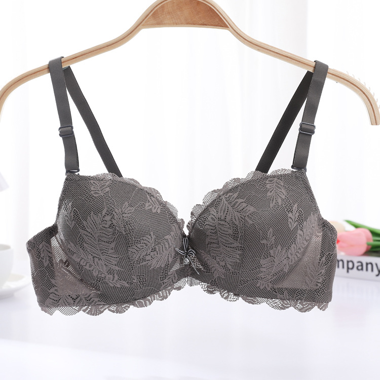 Fábrica de stock pequeño pecho grueso sujetador sexy encaje reunido ropa interior de mujer con anillo de acero sobre el bra de caída