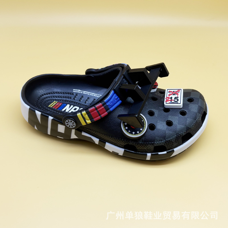 Nuevo cro juguetes de movilización de carreras negro agujero zapatos de playa antideslizante para hombres y mujeres zapatos de cabeza fábrica al por mayor