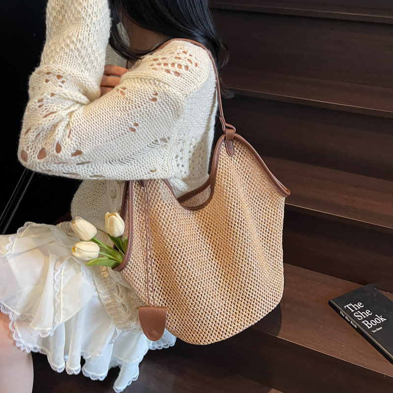Bolso de paja de diseño hueco popular de verano para mujer 2025 nuevo bolso de viaje junto al mar bolso de viaje de gran capacidad