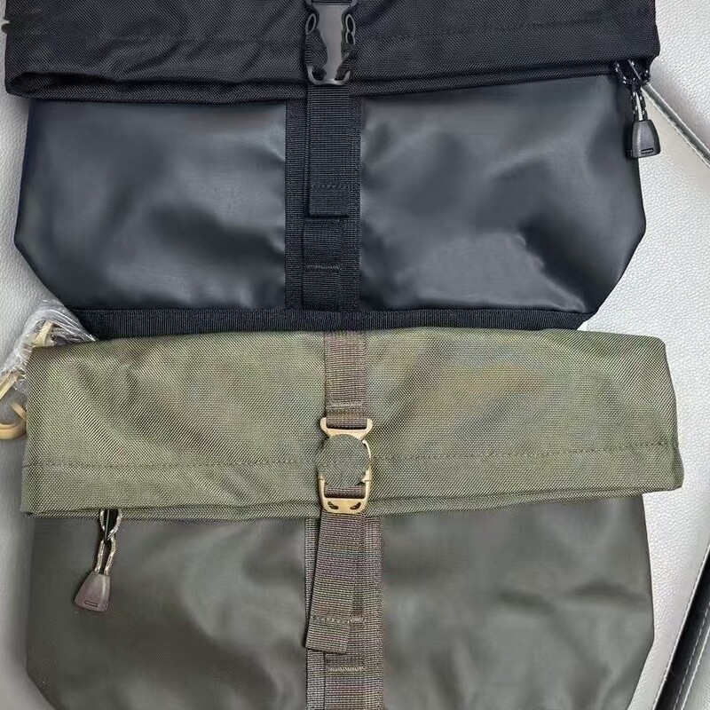 25 Summer Men's Crossbody Bag with Lock, Versatile Commuter Style, Simple Shoulder Bag for Men and Women, Sports Travel Bag