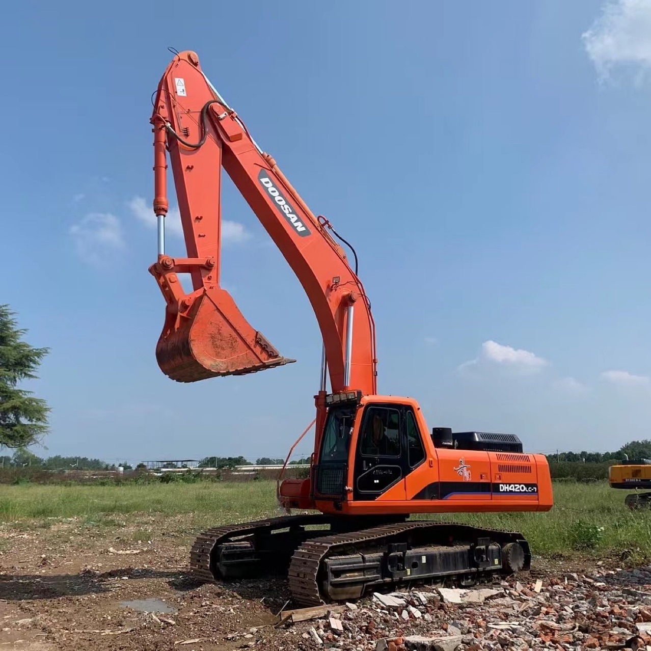 Excavadora de segunda mano Doosan 420 con cabeza de trituración original