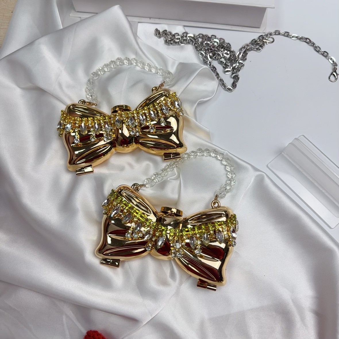 Nuevo mini bolso de cena con diamantes brillantes bolso de arco acrílico estilo de moda lápiz labial de hombro de mujer bolso de noche