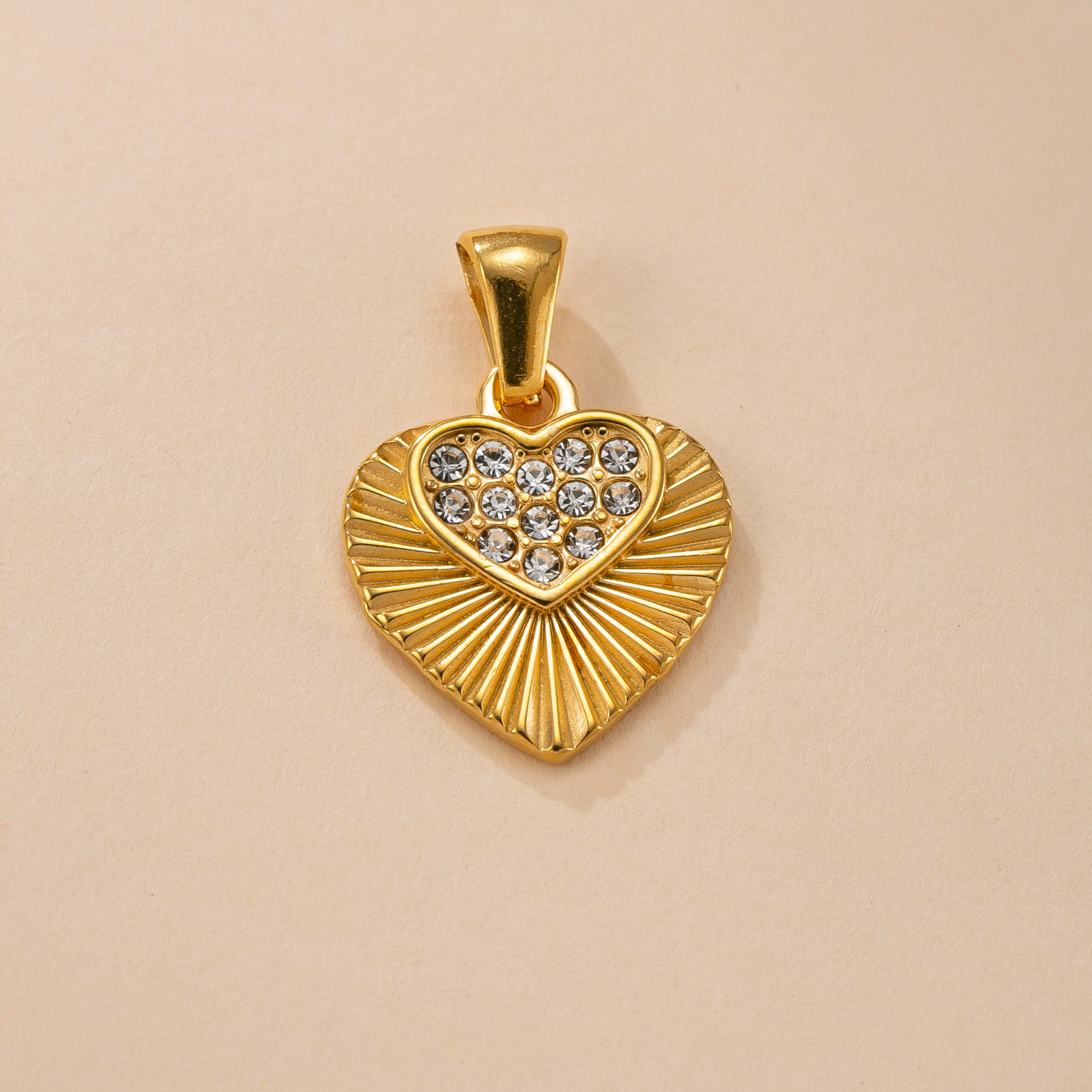 Colgante único Joyas de fundición de acero inoxidable transfronterizas Amor collar de diamantes con incrustaciones de micro temperamento accesorios de joyería de bricolaje de lujo ligero