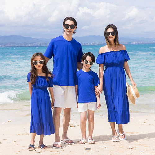 适合拍照的亲子装夏款一家三口旅游沙滩裙亲子母女连衣裙洋气蓝色